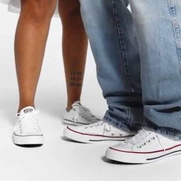 Converse | Unisex White Classic All-Star Lace Up Sneakers, Men’s sz 6, Women’s 8 - Picture 1 of 16